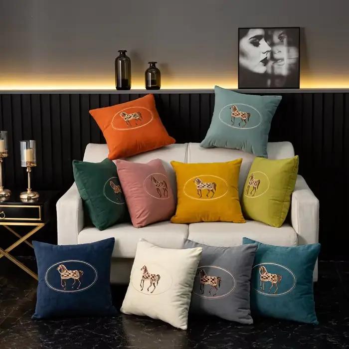 Housse de coussin brodée à la main américaine