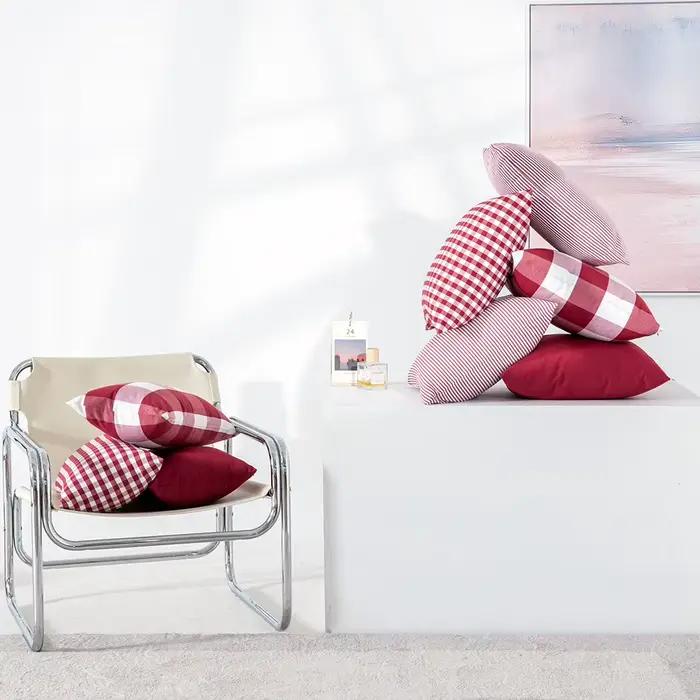 Housse de coussin à rayures rouges