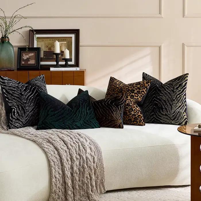 Lot de 2 housses de coussin en chenille à motif léopard et zèbre