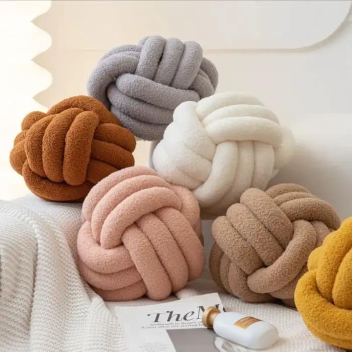 Coussin en peluche Globe à nœud esthétique