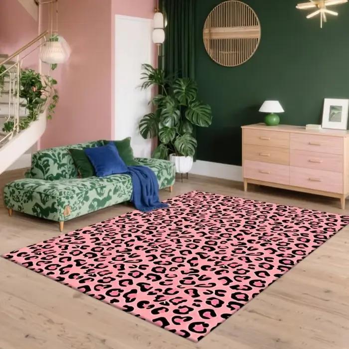 Tapis à imprimé léopard avec bordure rose