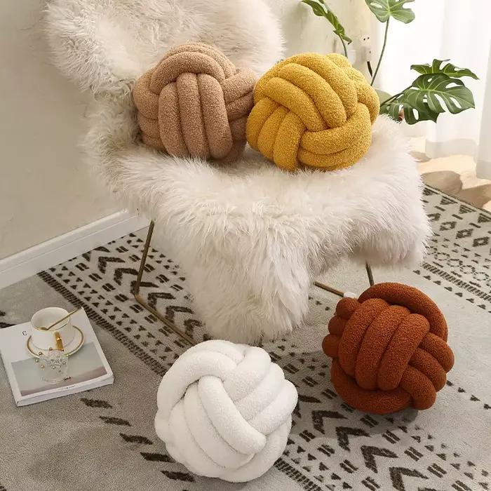 Heart de boule de nœud doux en peluche noué