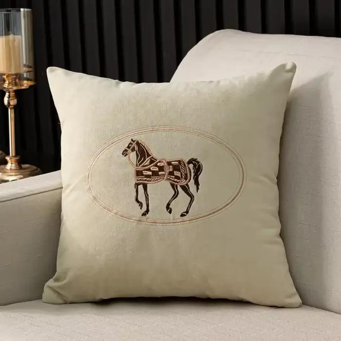 Housse de coussin brodée à la main américaine