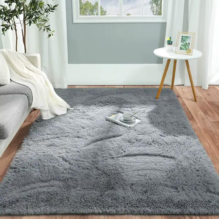 Tapis blanc en peluche