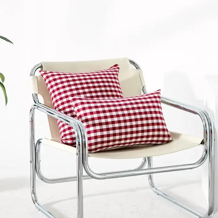 Housse de coussin à rayures rouges