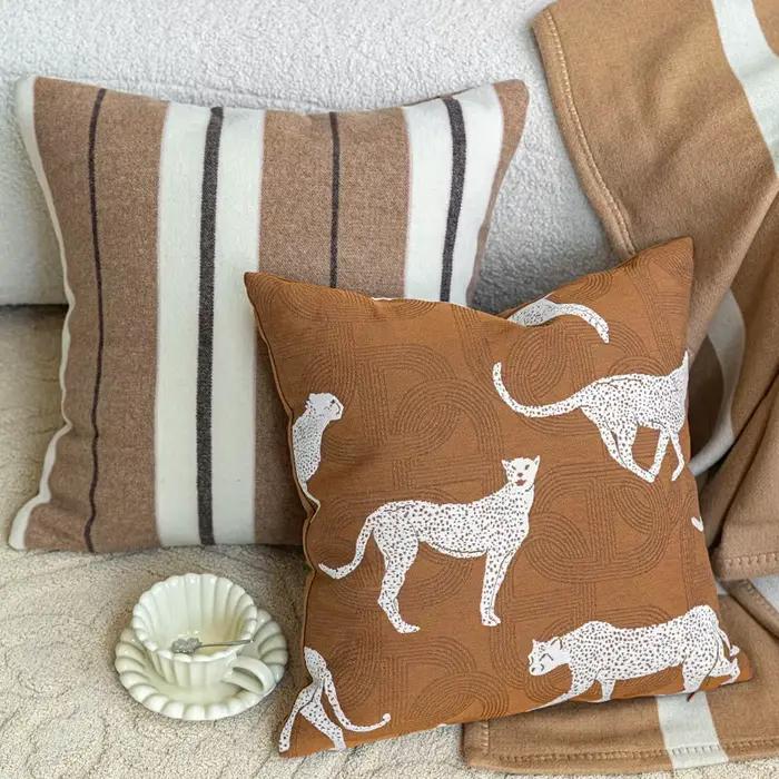 Juste de coussin brodée jacquard rétro