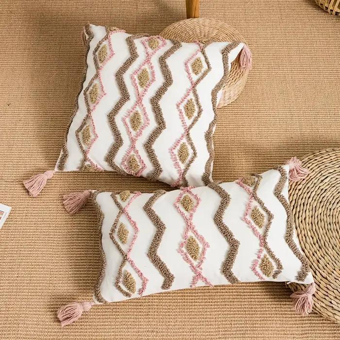 Juste de coussin à pompons marocains