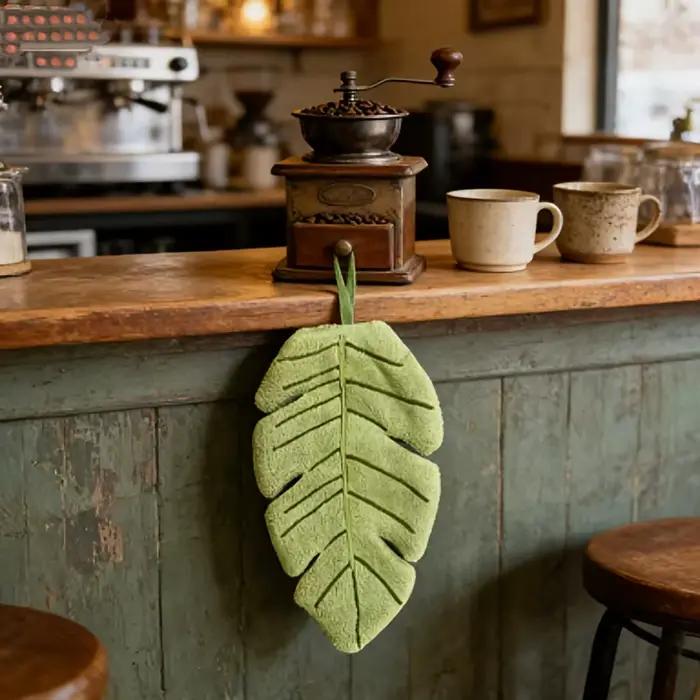 Serviette à main en forme de feuille