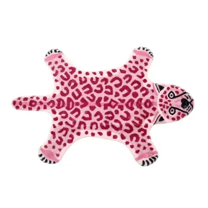 Tapis rose imitation léopard en similicuir