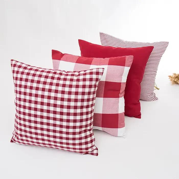 Housse de coussin à rayures rouges