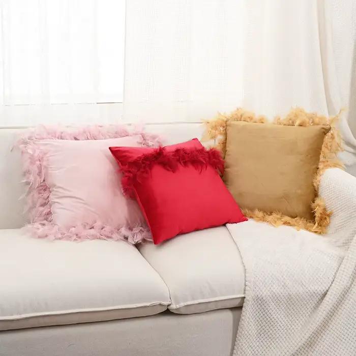 Juste de coussin en velours avec pompon