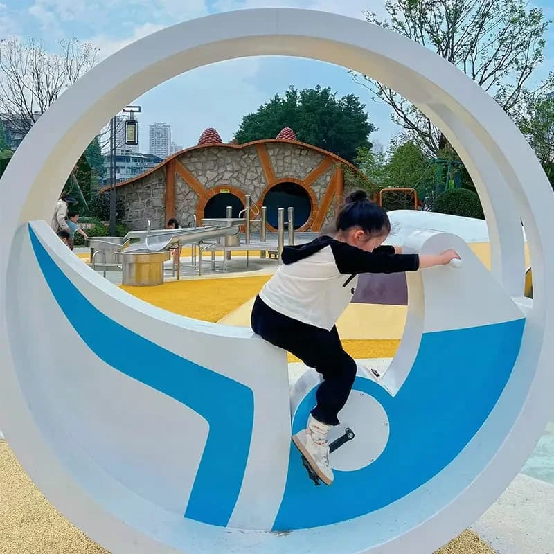 Fontaine de vélo de sport dynamique coule, amusement en plein air, programme de divertissement aquat