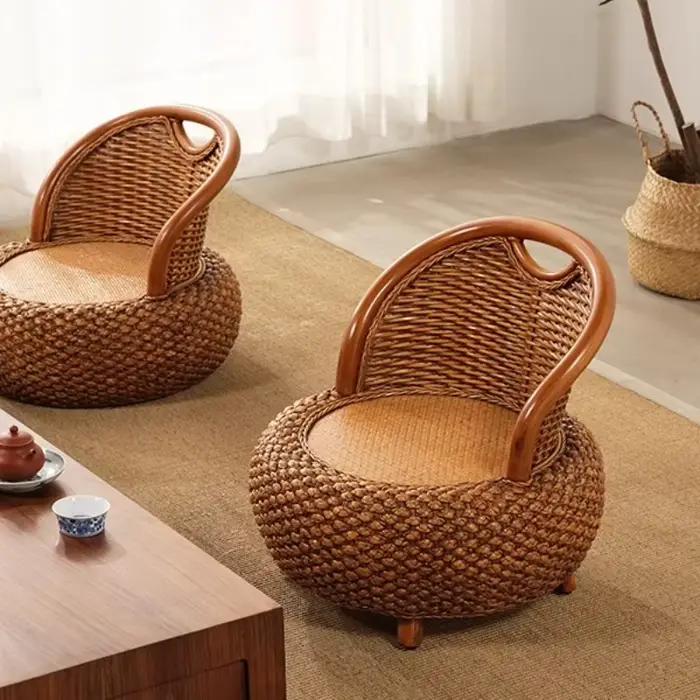 Chaise d'appoint ronde en rotin tissé