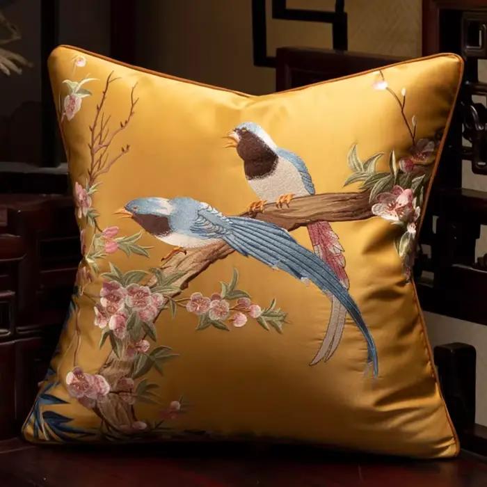 Housse de coussin décorative de luxe en soie brodée