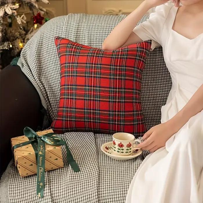 Housse de coussin classique VIKAMA en tartan rouge