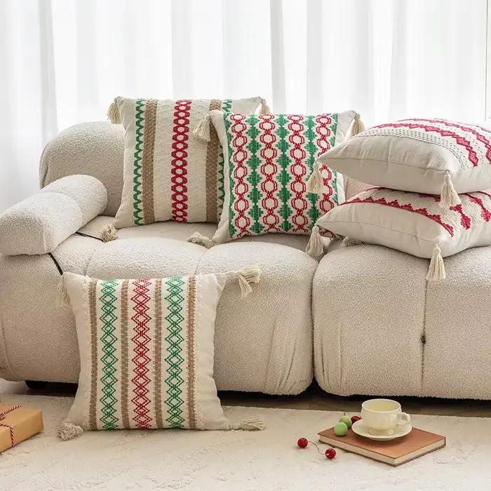 Juste de coussin au crochet rouge et vert de Noël