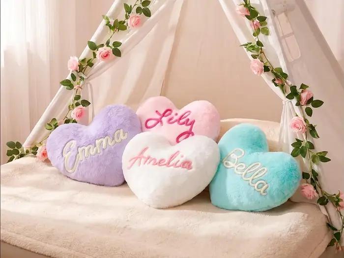 Coussin en peluche personnalisé en forme de cœur, doux, personnalisable, décoration de chambre d'enfant, cadeau en forme de cœur, souvenir personnalisable