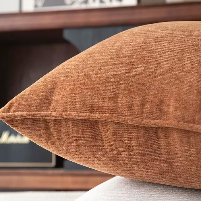 Housses de coussin vert printanier à bords doublement surpiqués en chenille moderne