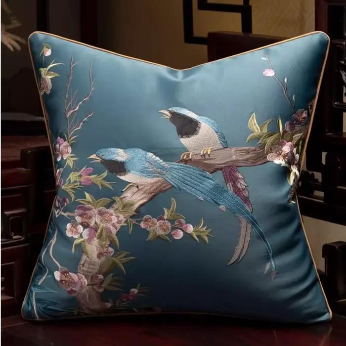 Housse de coussin décorative de luxe en soie brodée