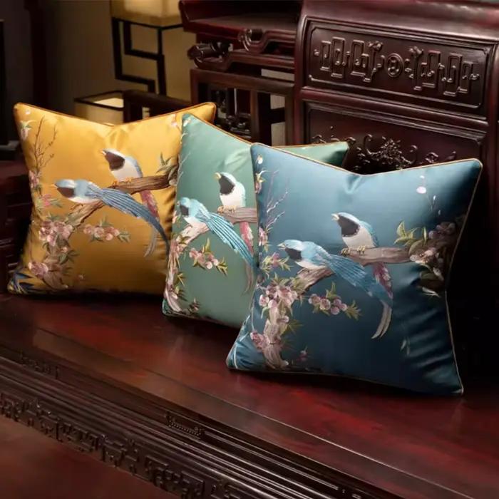 Housse de coussin décorative de luxe en soie brodée
