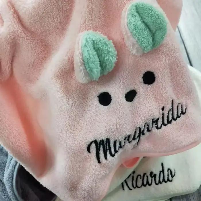 Serviette de bain pour enfants avec nom brodé personnalisé