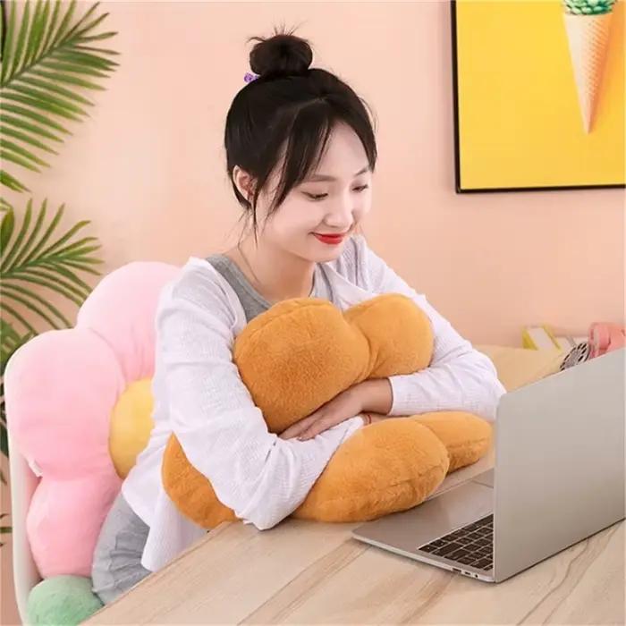 Coussin en peluche à cinq pétales de fleurs