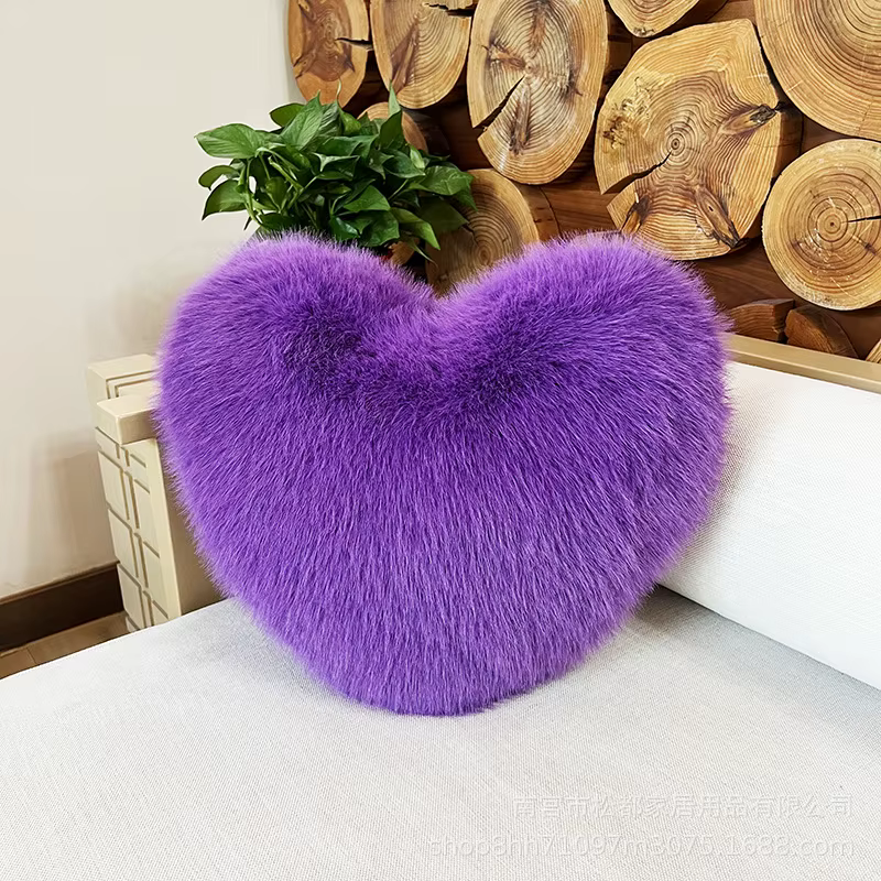 Coussin en forme de cœur en fausse fourrure de renard, oreiller de canapé en peluche disponible pour