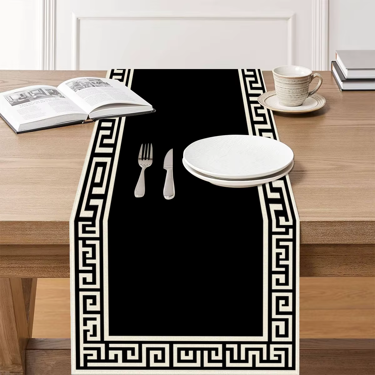 Chemin de table festif : 1 pièce, fond noir avec motif géométrique grec répété blanc, pour la décora