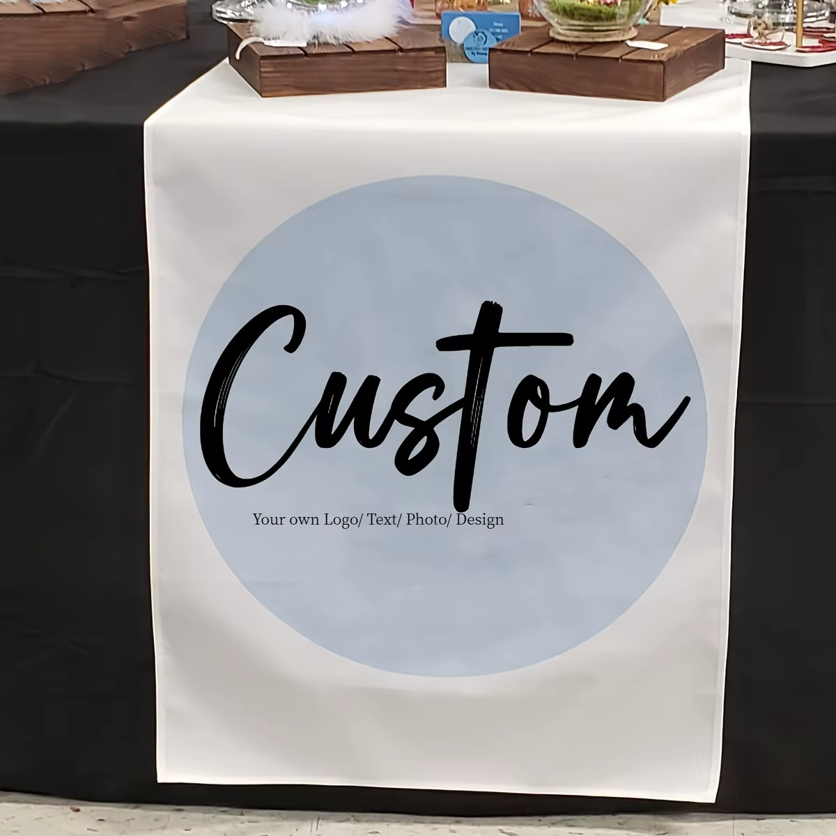 Chemin de table personnalisé avec votre logo – Impression polychrome vibrante, parfait pour les mari