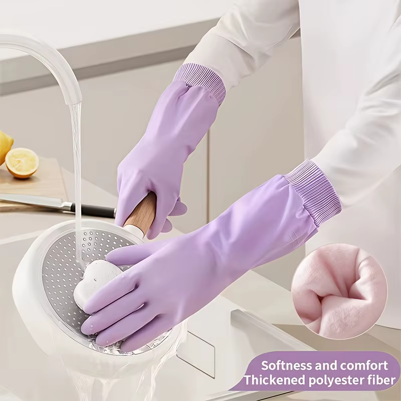 Une paire de gants de nettoyage de cuisine en PVC épais, avec poignets élastiques et crochets, gants