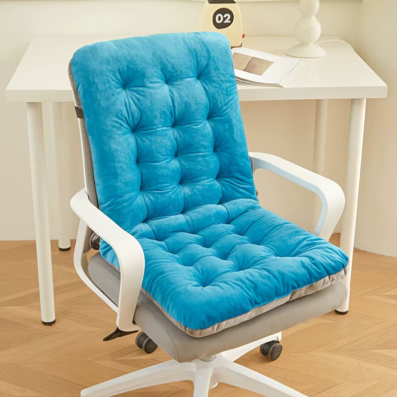 Le coussin épais est conçu ergonomicamente avec un support dorsal souple, adapté à un assis à long t