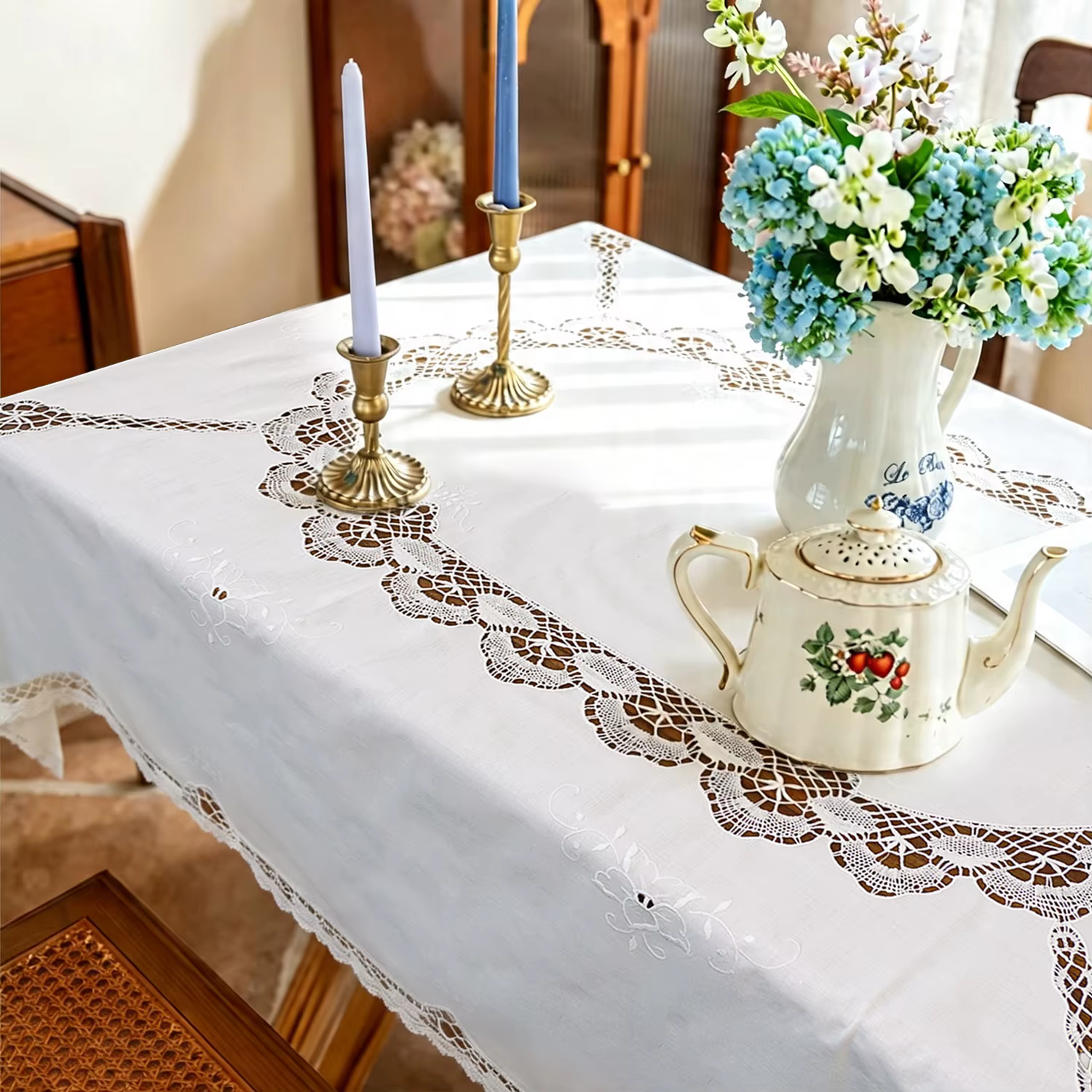 Nappe vintage en coton et lin avec dentelle crochetée faite à la main, élégante broderie ajourée, co