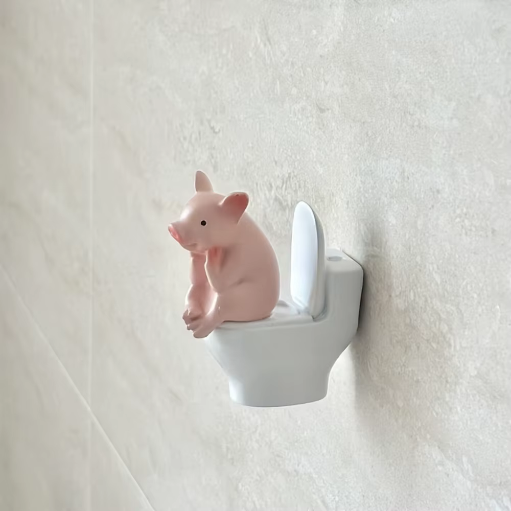 Cochon mignon assis sur les toilettes – Statue de salle de bain en PVC, décor de table ou mural – Ca