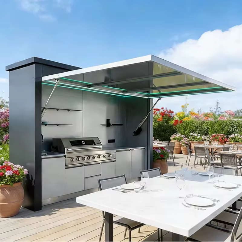 Ensemble d'îlot de cuisine extérieur personnalisé équipé d'un barbecue et d'un réfrigérateur, cuisin