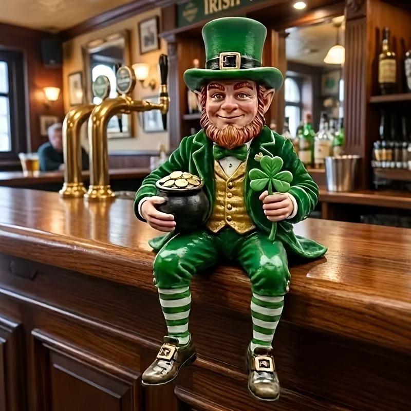Statue de gnome assis avec pot doré et décorations trèfle pour la Saint-Patrick, ornement de bureau,
