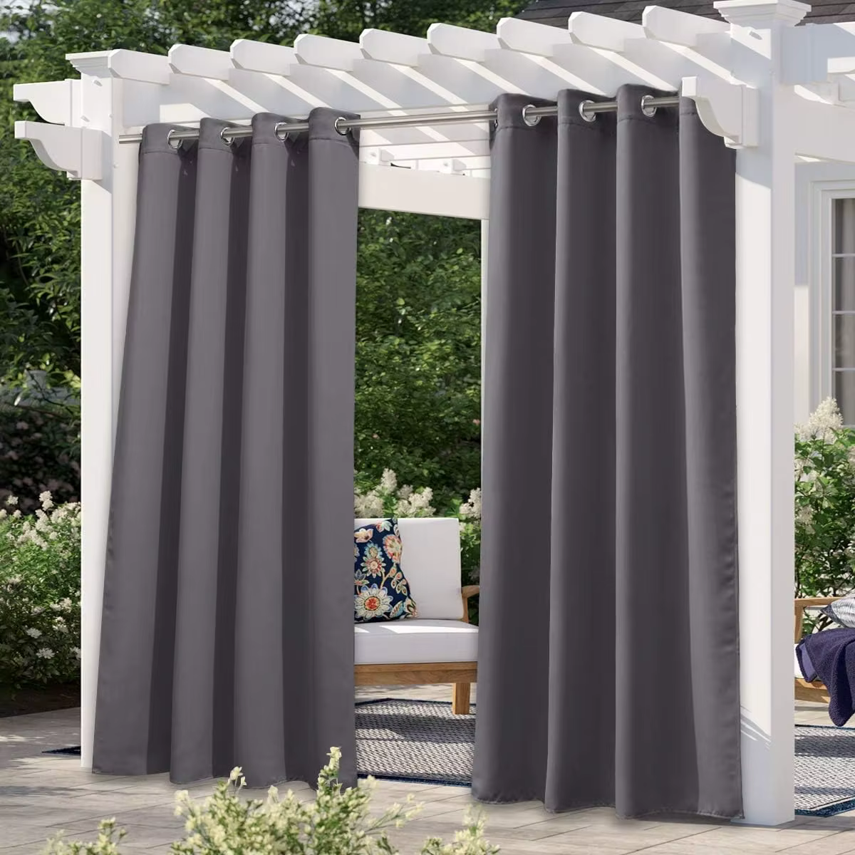 Les rideaux d'extérieur anti-décoloration sont adaptés aux rideaux d'extérieur imperméables avec une