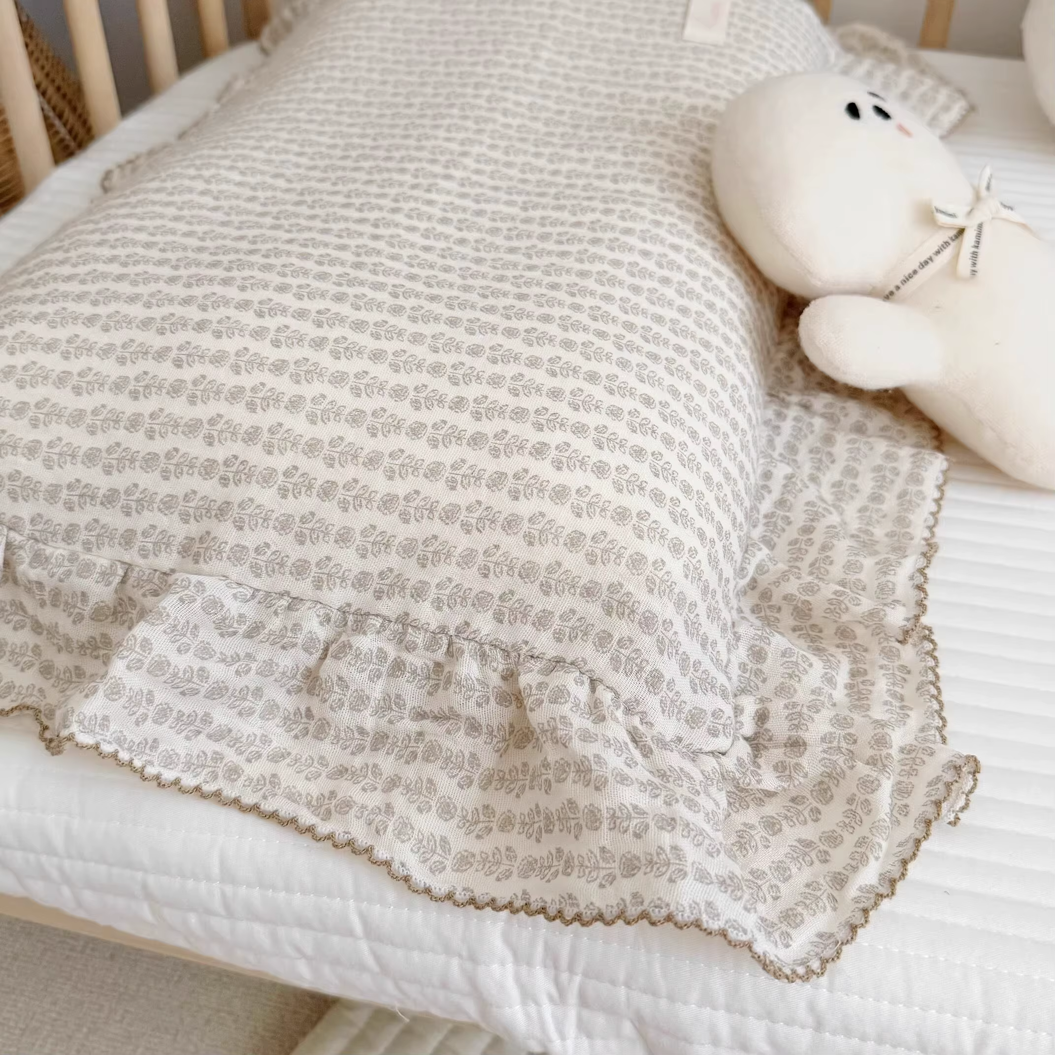 Housse de taie d'oreiller 100% coton, housse de coussin en gaze à bord à volants, décorative, douce 