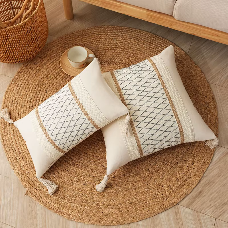 Lot de 2 housses de coussin bohèmes en coton et lin avec pompons, géométriques, tissées au crochet, 