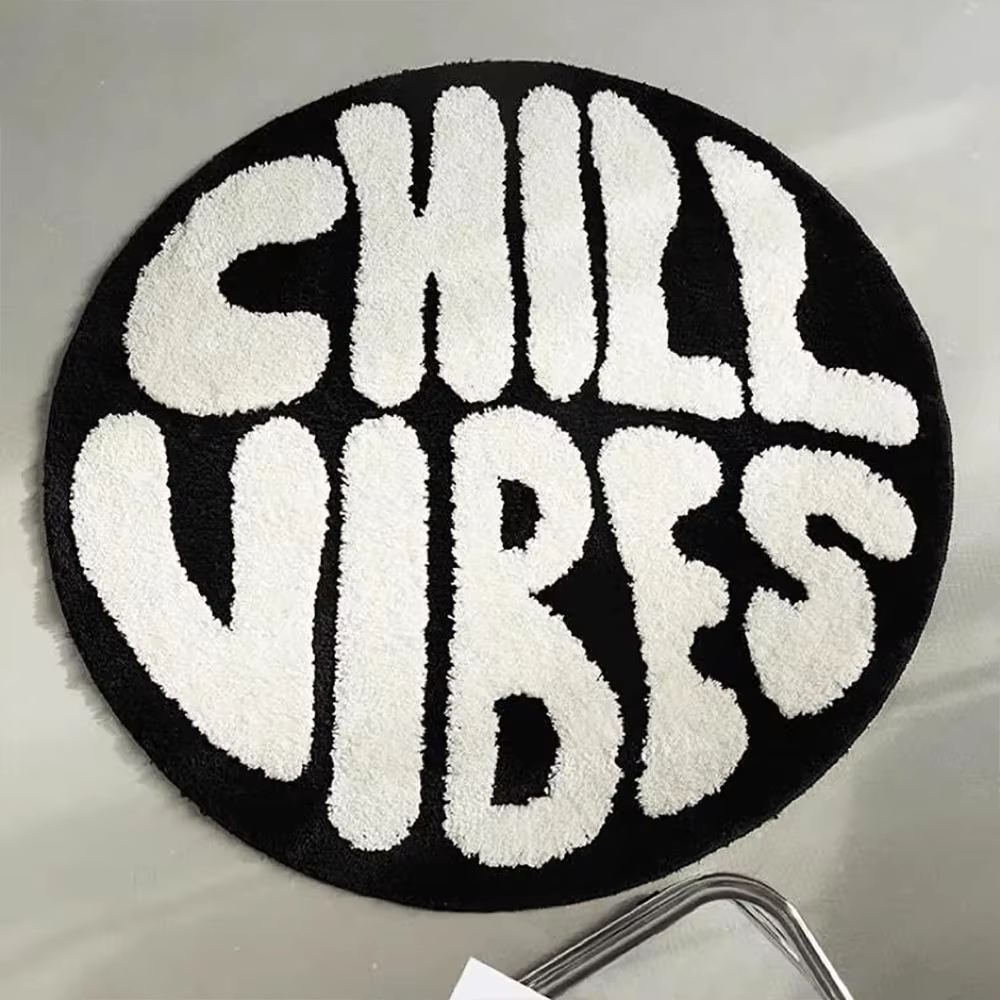 Tapis rond de la marque américaine de streetwear VIKAMA, motif lettres : CHILL VIBES, doux et agréab