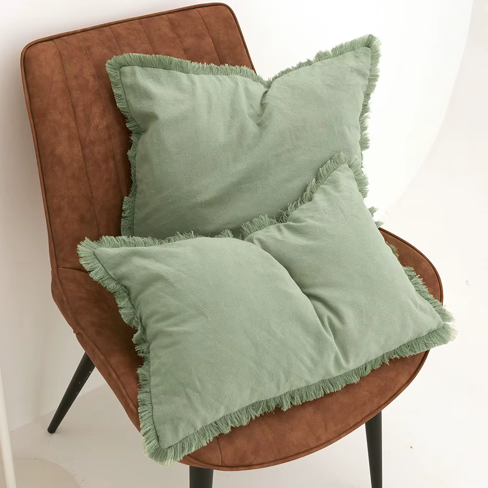 Housse de coussin vert clair avec pompons, taie d'oreiller décorative pour canapé, salon, décoration