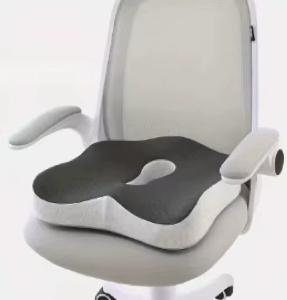 Coussin en mousse à mémoire de forme : ne s'affaisse pas malgré une longue assise, adapté aux bureau