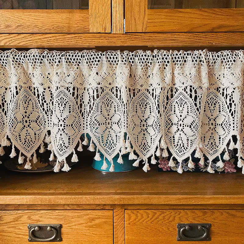 Demi-rideau vintage avec dentelle au crochet