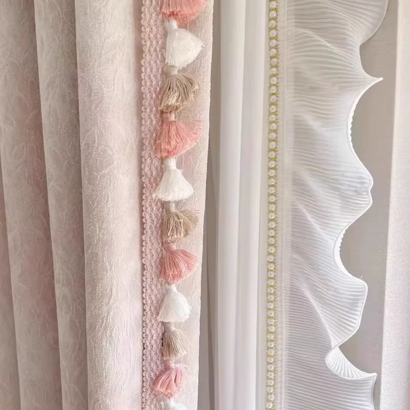 Rideaux simples et mignons avec pompon