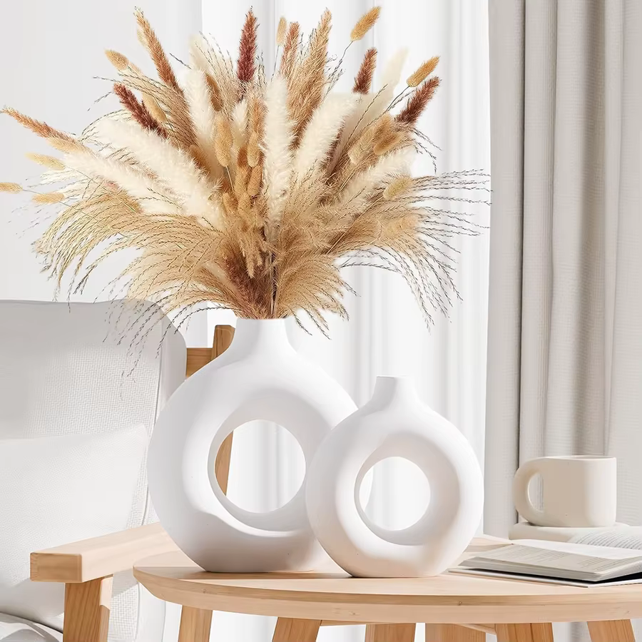 Vases blancs pour la décoration