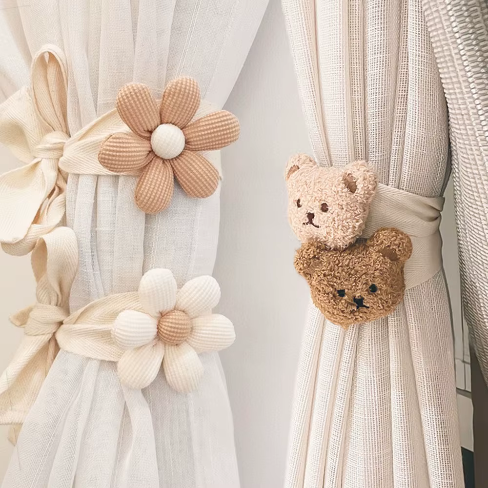Embrasse de rideau d'ours de fleur pour la décoration de la maison