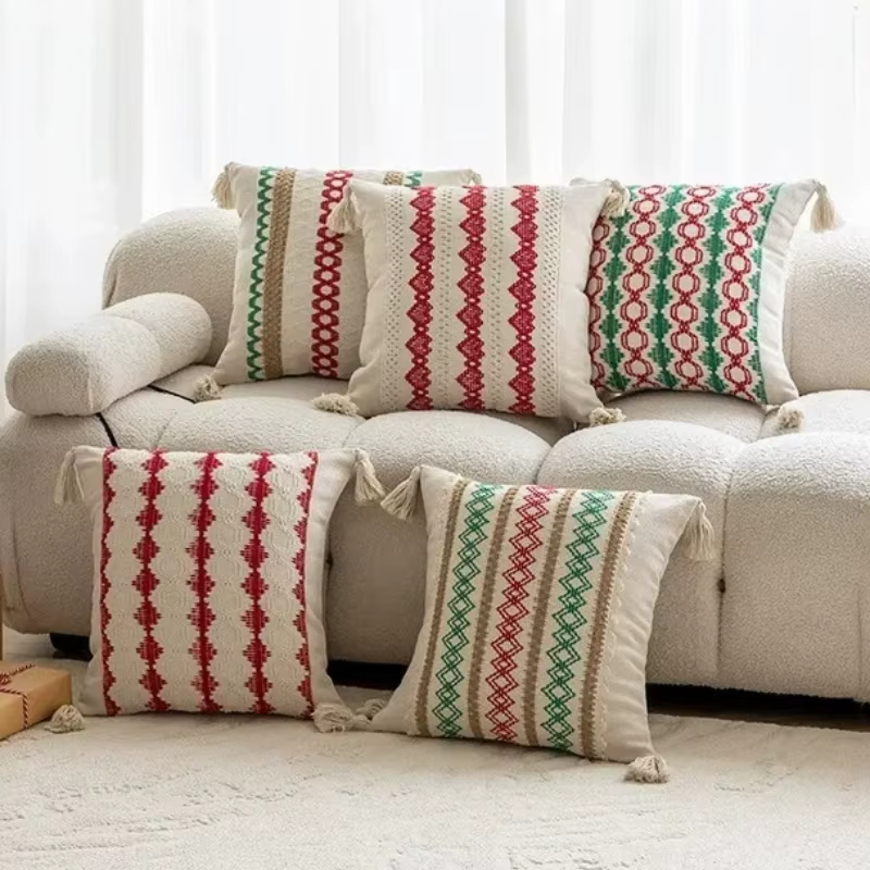 Juste de coussin au crochet rouge et vert de Noël