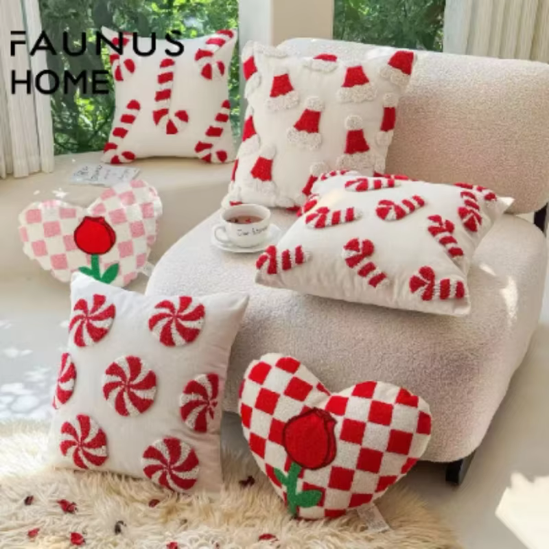 Juste de coussin touffetée de Noël rouge et blanc