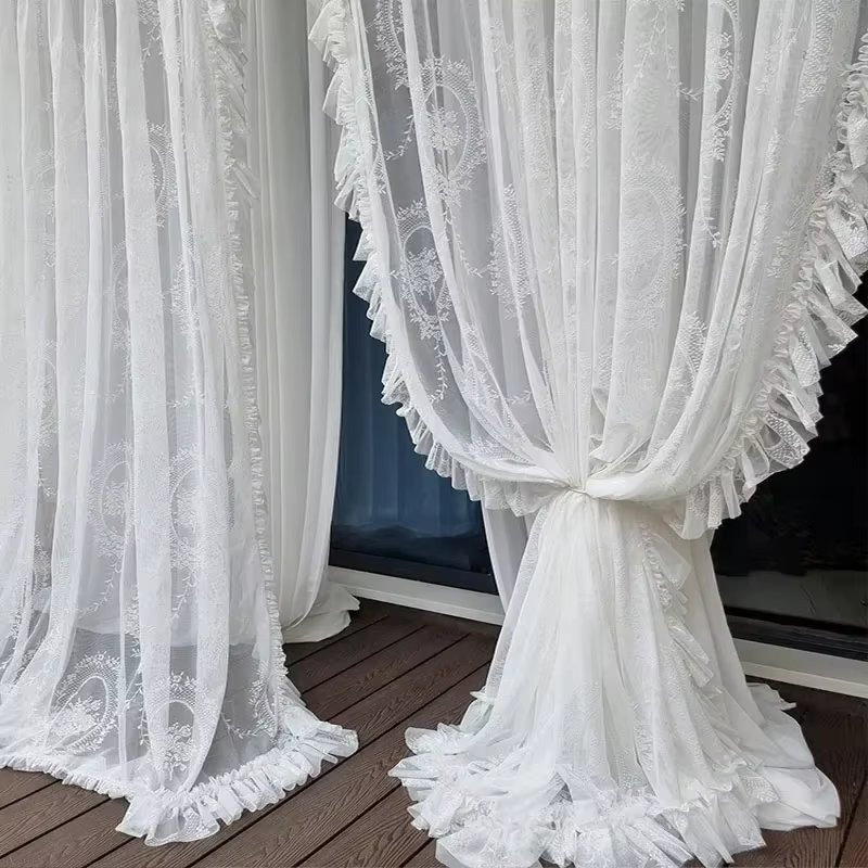 Rideaux transparents en dentelle blanche à volants