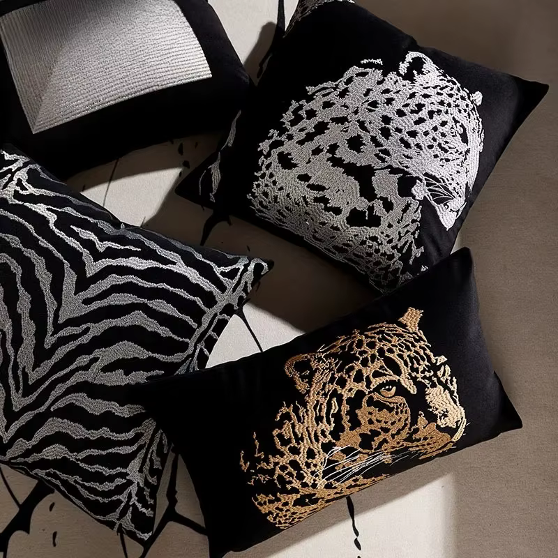 Housse de coussin de luxe haut de gamme brodée léopard