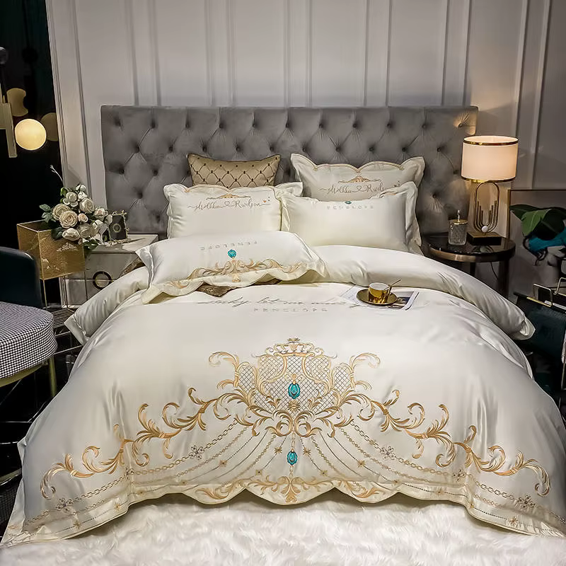 Parure de lit Chic en Satin de coton brodé doré